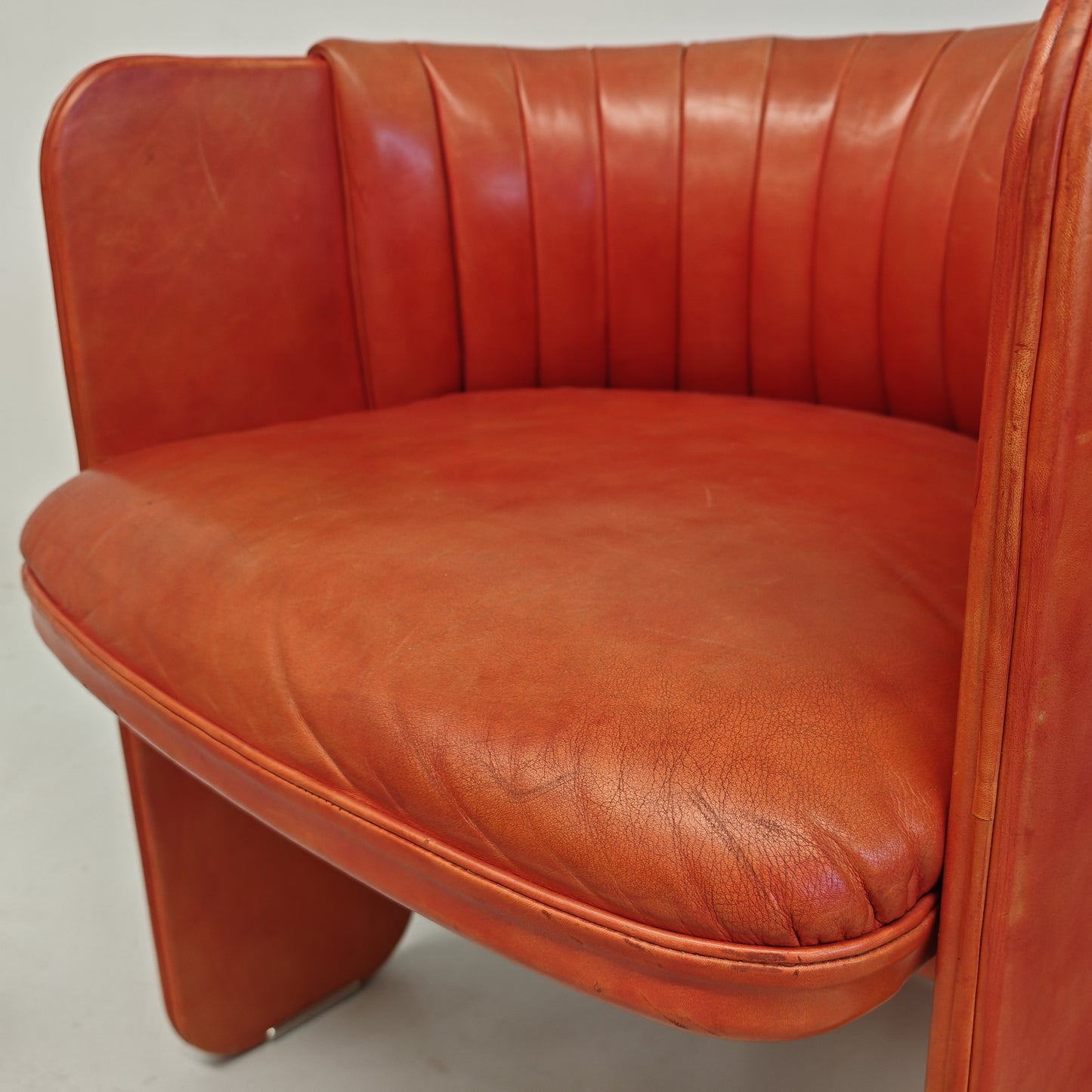 Coppia Poltrone a pozzetto in pelle mod. Dinette, Luigi Massoni per Poltrona Frau anni 70