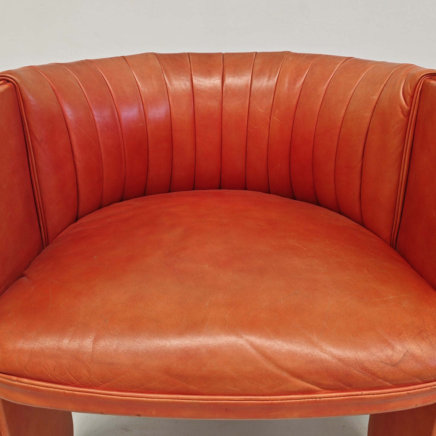 Coppia Poltrone a pozzetto in pelle mod. Dinette, Luigi Massoni per Poltrona Frau anni 70