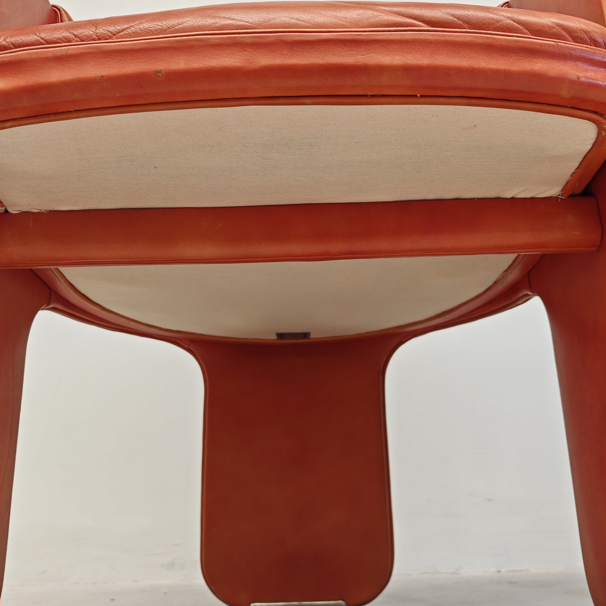 Coppia Poltrone a pozzetto in pelle mod. Dinette, Luigi Massoni per Poltrona Frau anni 70