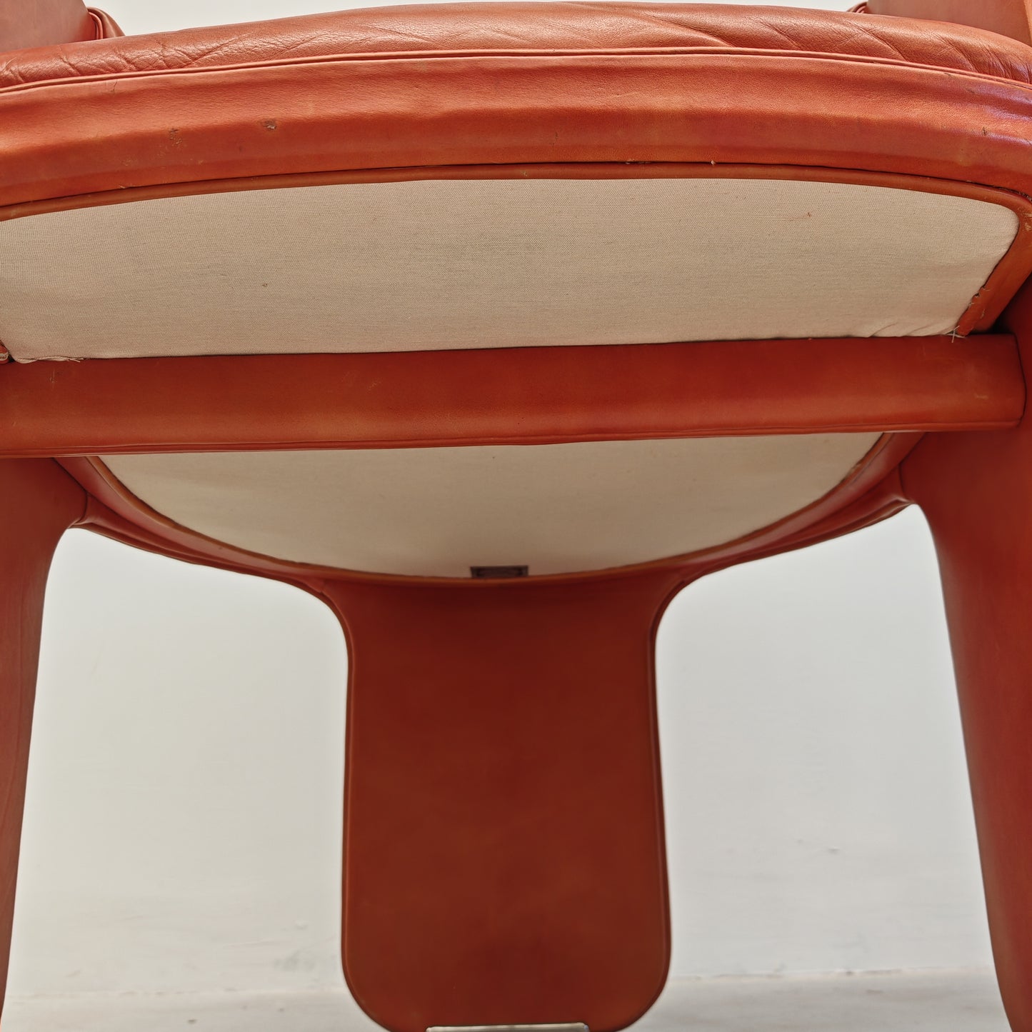 Coppia Poltrone a pozzetto in pelle mod. Dinette, Luigi Massoni per Poltrona Frau anni 70