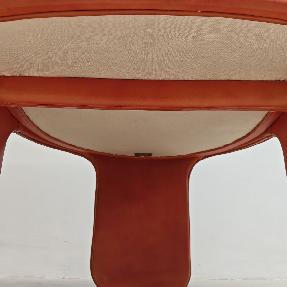 Coppia Poltrone a pozzetto in pelle mod. Dinette, Luigi Massoni per Poltrona Frau anni 70