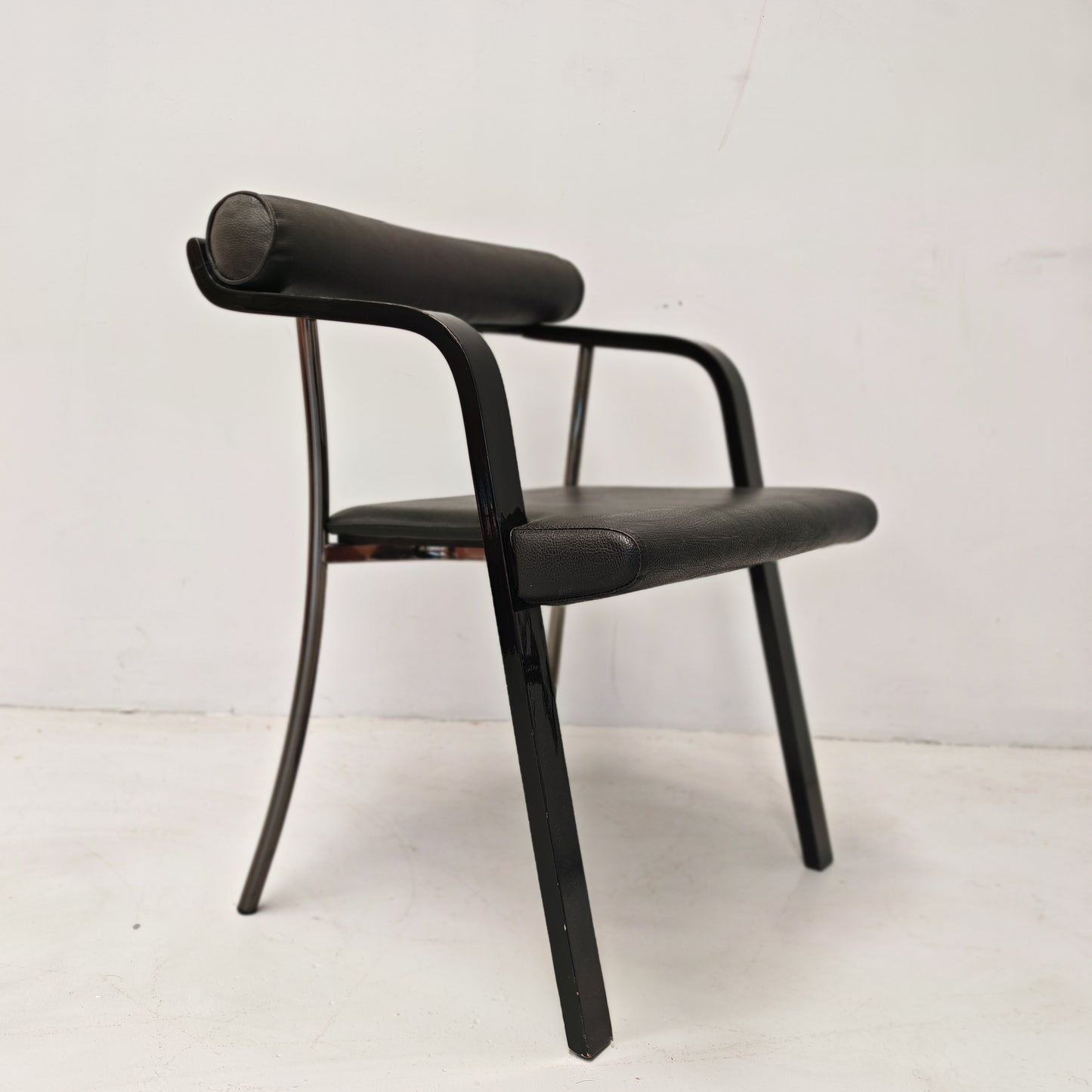 4 Sedie poltroncine nere con braccioli vintage anni 80