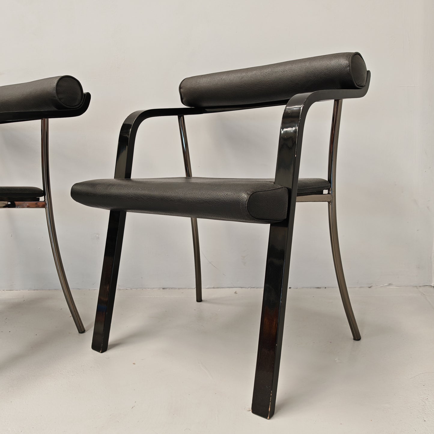 4 Sedie poltroncine nere con braccioli vintage anni 80