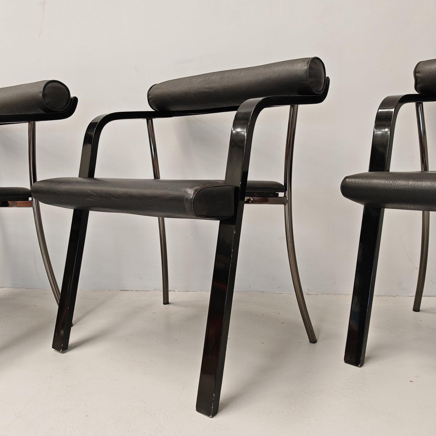 4 Sedie poltroncine nere con braccioli vintage anni 80