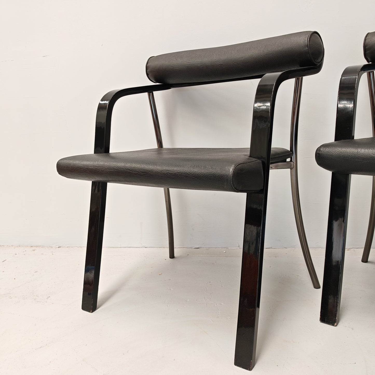 4 Sedie poltroncine nere con braccioli vintage anni 80