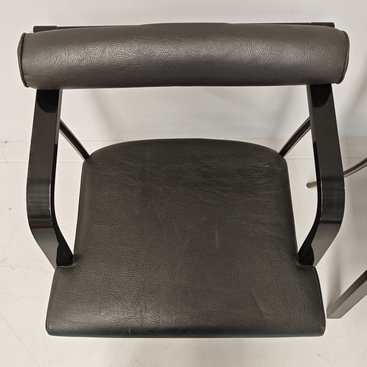 4 chaises fauteuils noires avec accoudoirs, vintage des années 80