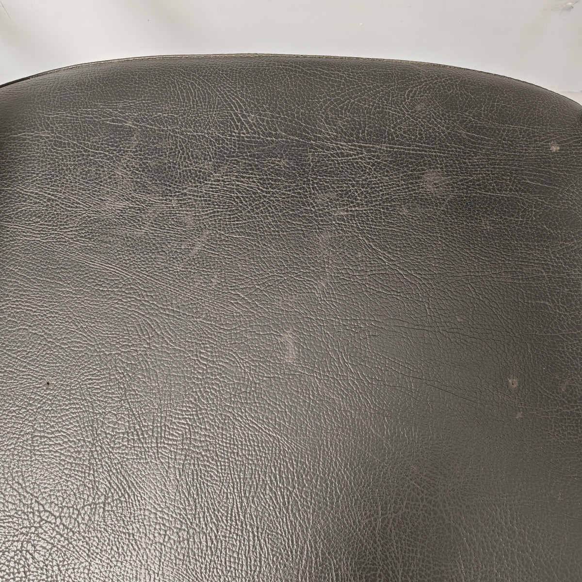 4 chaises fauteuils noires avec accoudoirs, vintage des années 80
