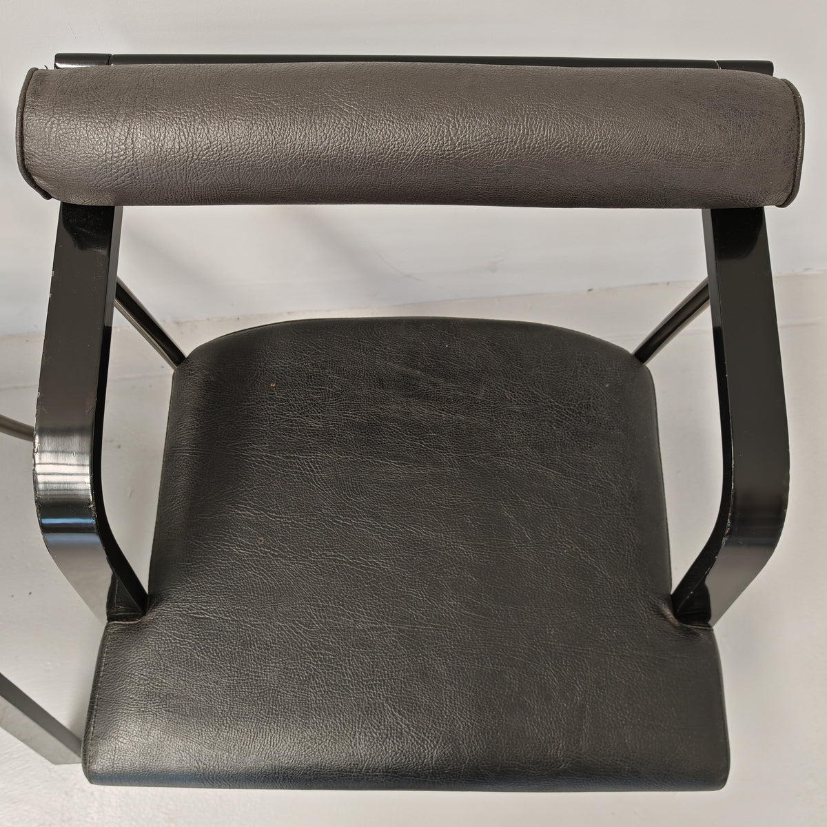 4 chaises fauteuils noires avec accoudoirs, vintage des années 80