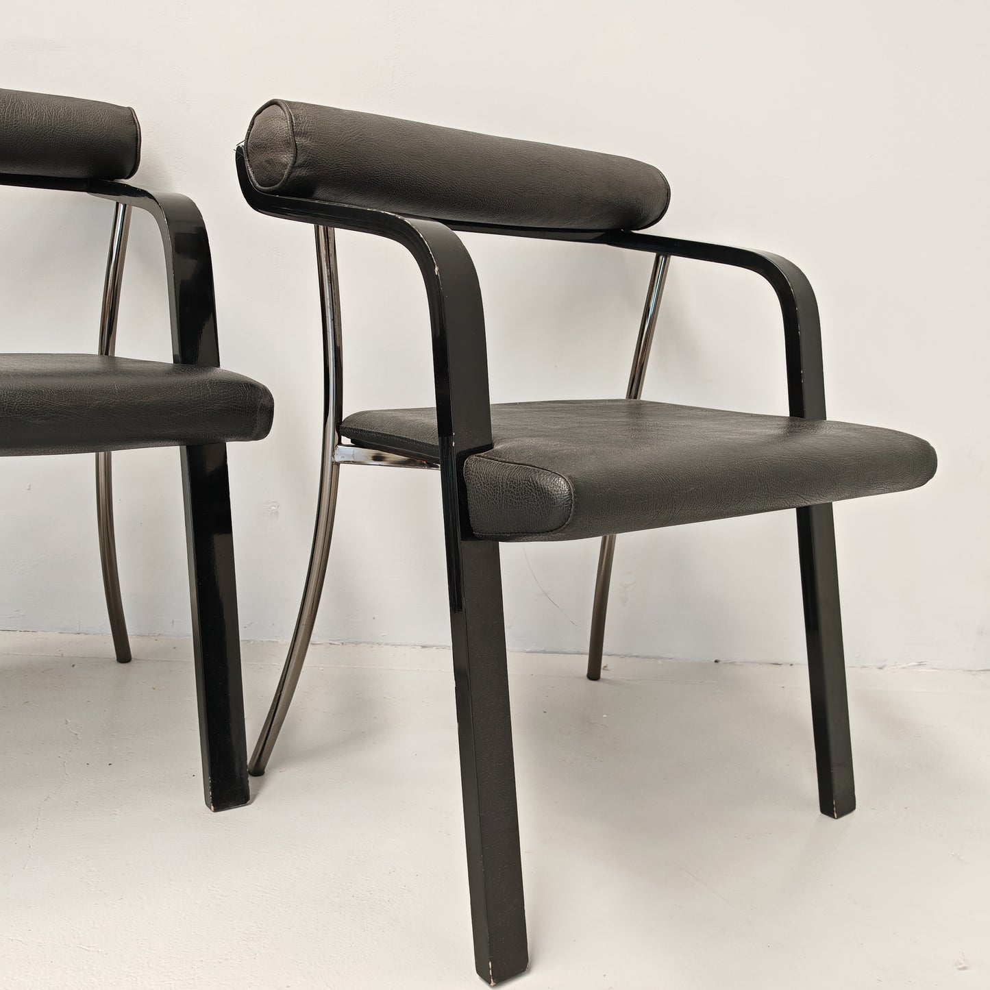4 Sedie poltroncine nere con braccioli vintage anni 80