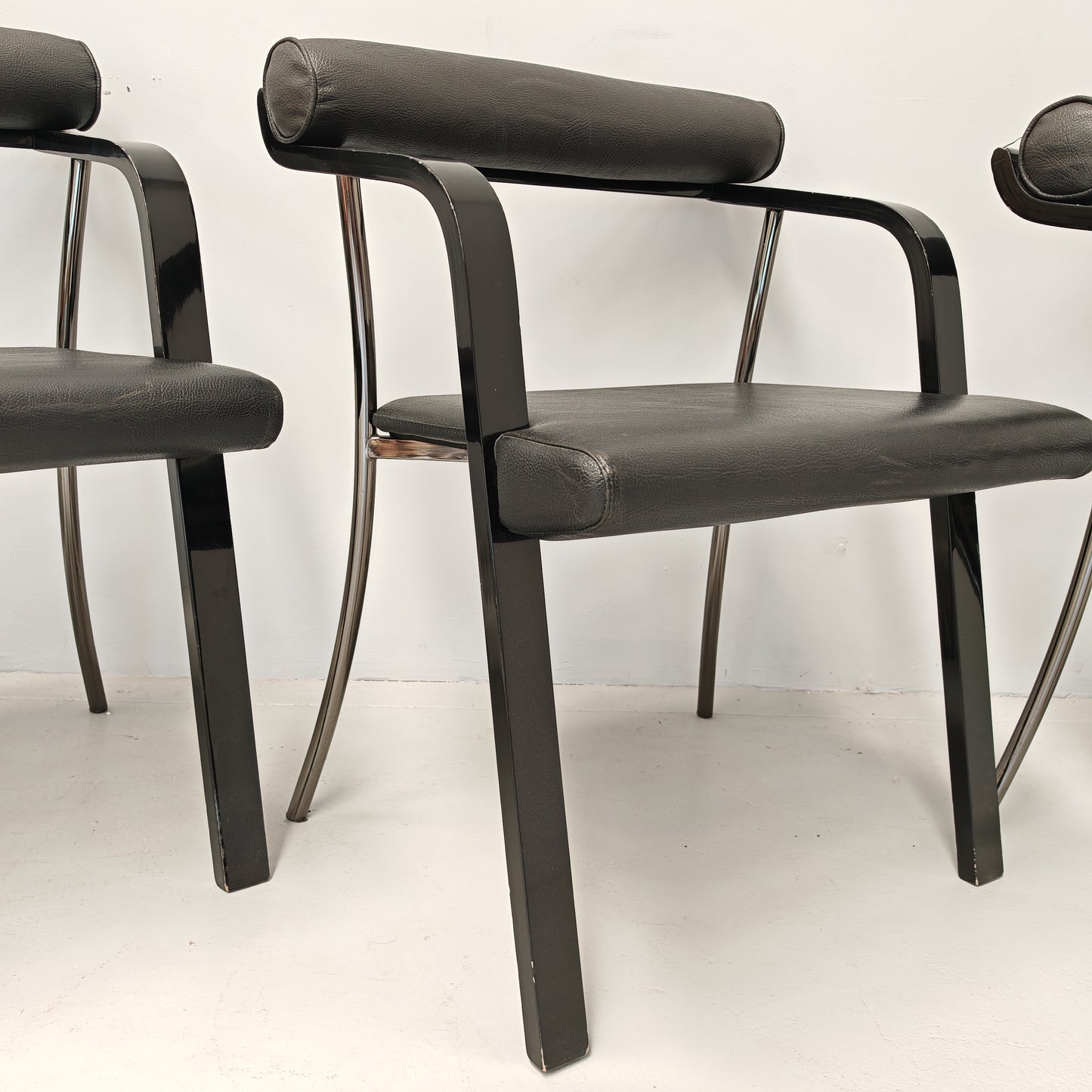 4 Sedie poltroncine nere con braccioli vintage anni 80