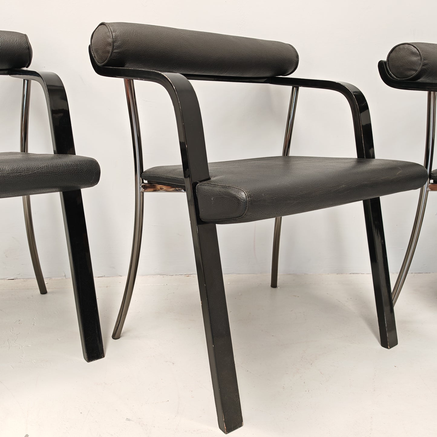 4 Sedie poltroncine nere con braccioli vintage anni 80