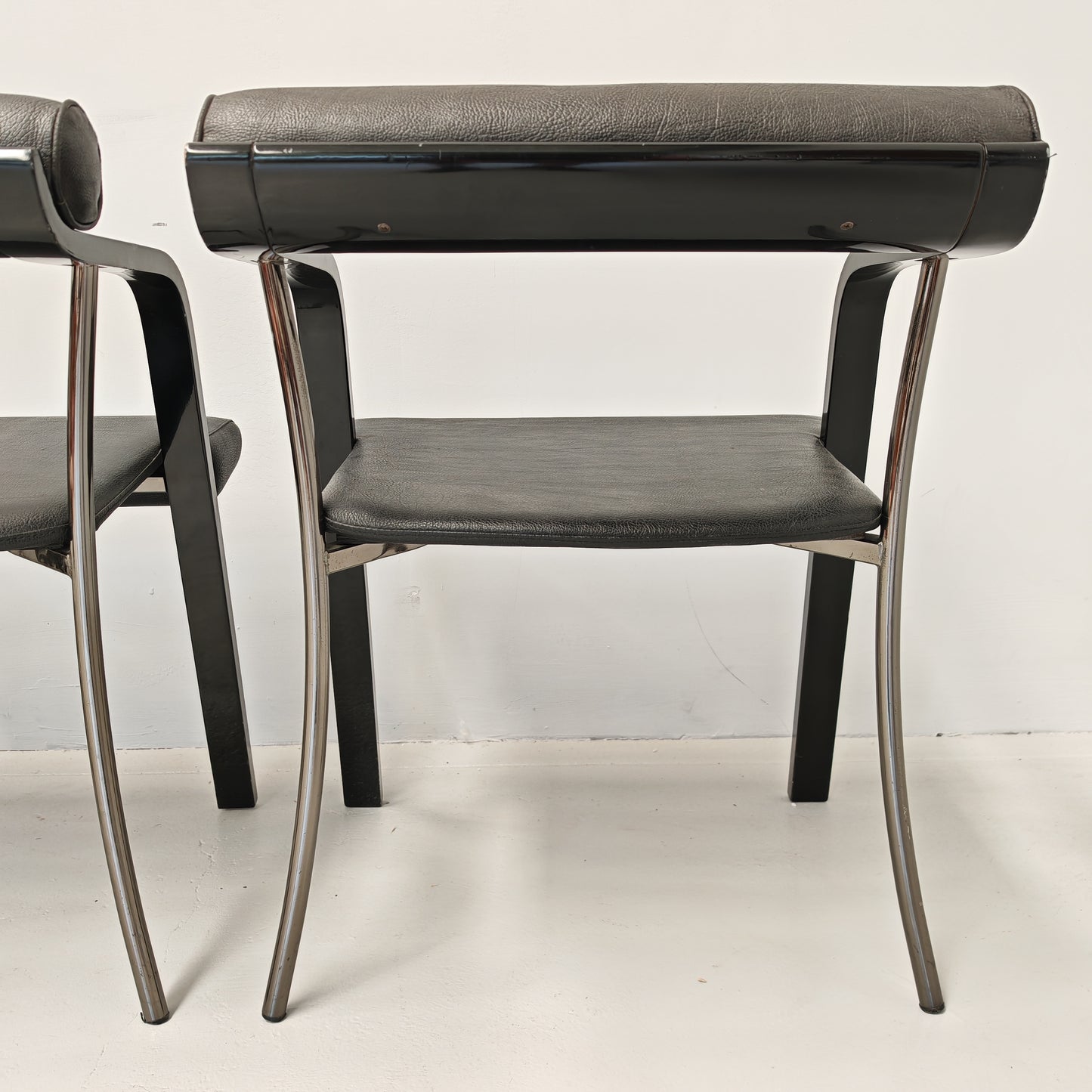 4 Sedie poltroncine nere con braccioli vintage anni 80