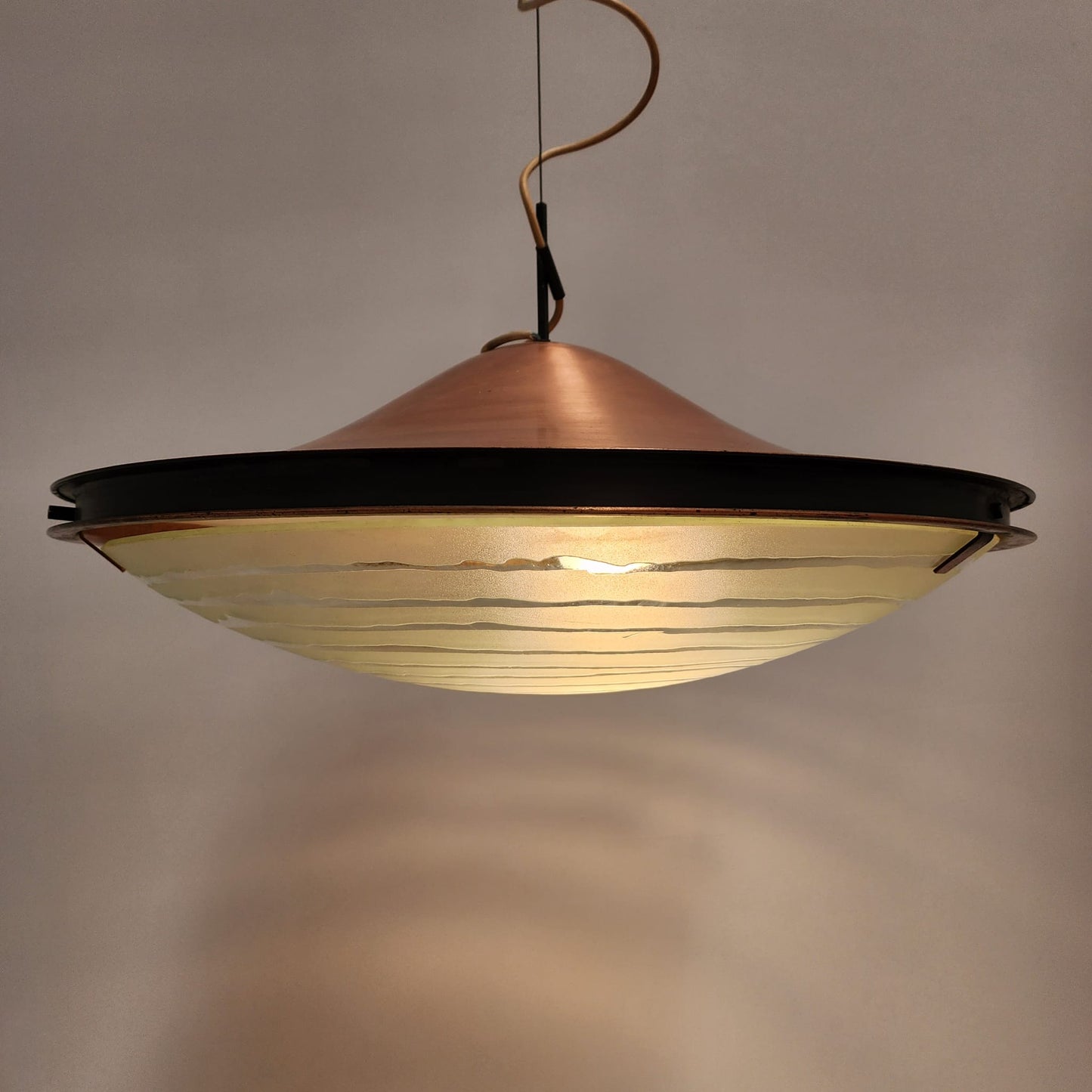 Lampadario UFO in Rame e vetro decorato vintage anni 50 60