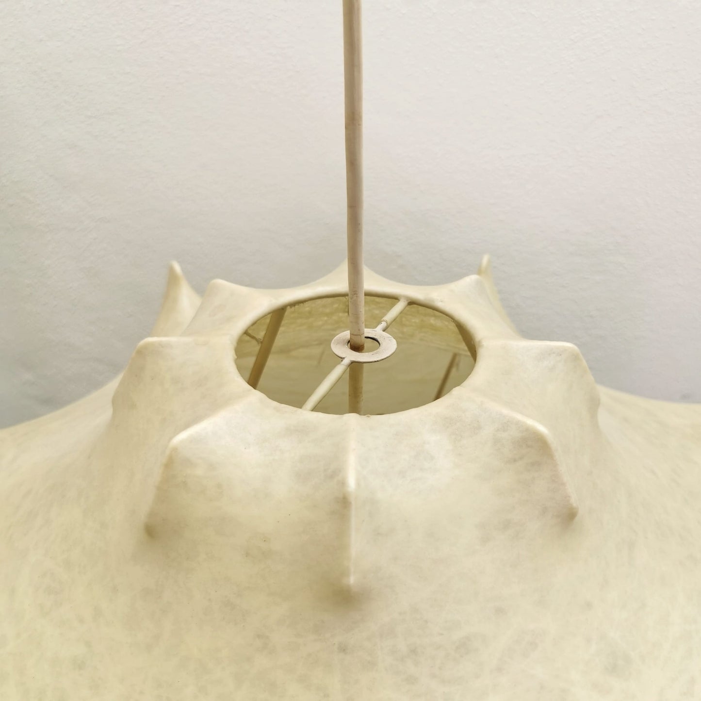 Lampadario cocoon Viscontea, Achille e Pier Giacomo Castiglioni per Flos 1960