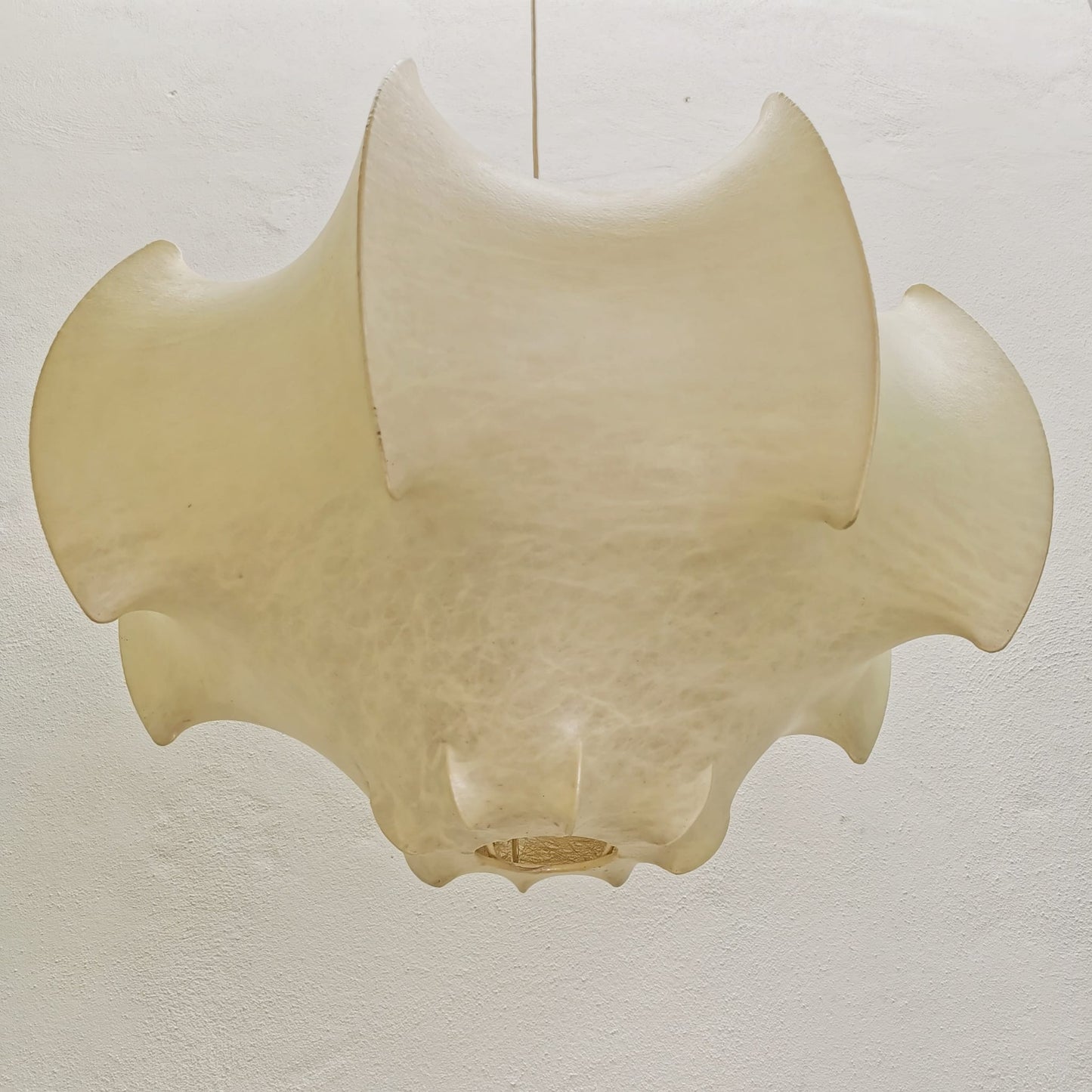 Lampadario cocoon Viscontea, Achille e Pier Giacomo Castiglioni per Flos 1960