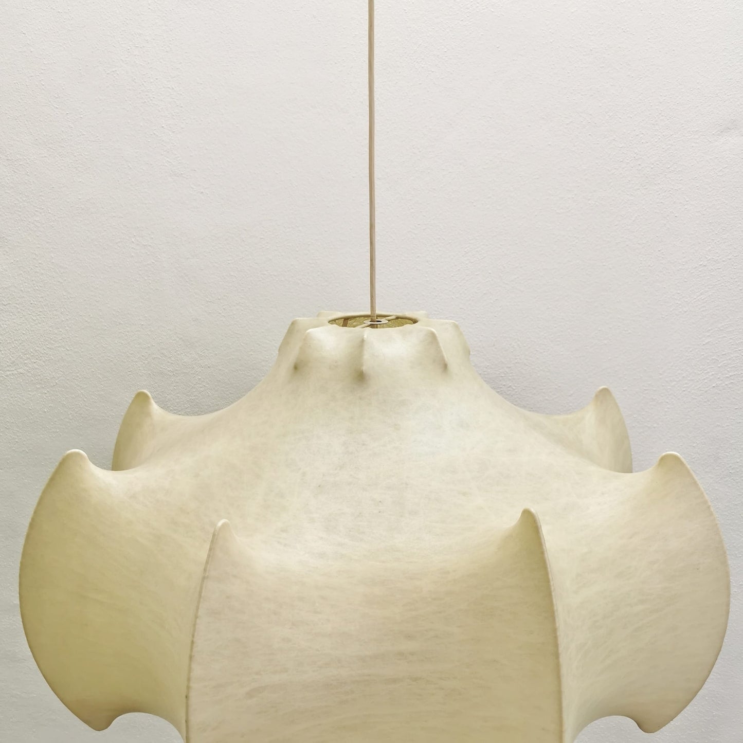 Lampadario cocoon Viscontea, Achille e Pier Giacomo Castiglioni per Flos 1960