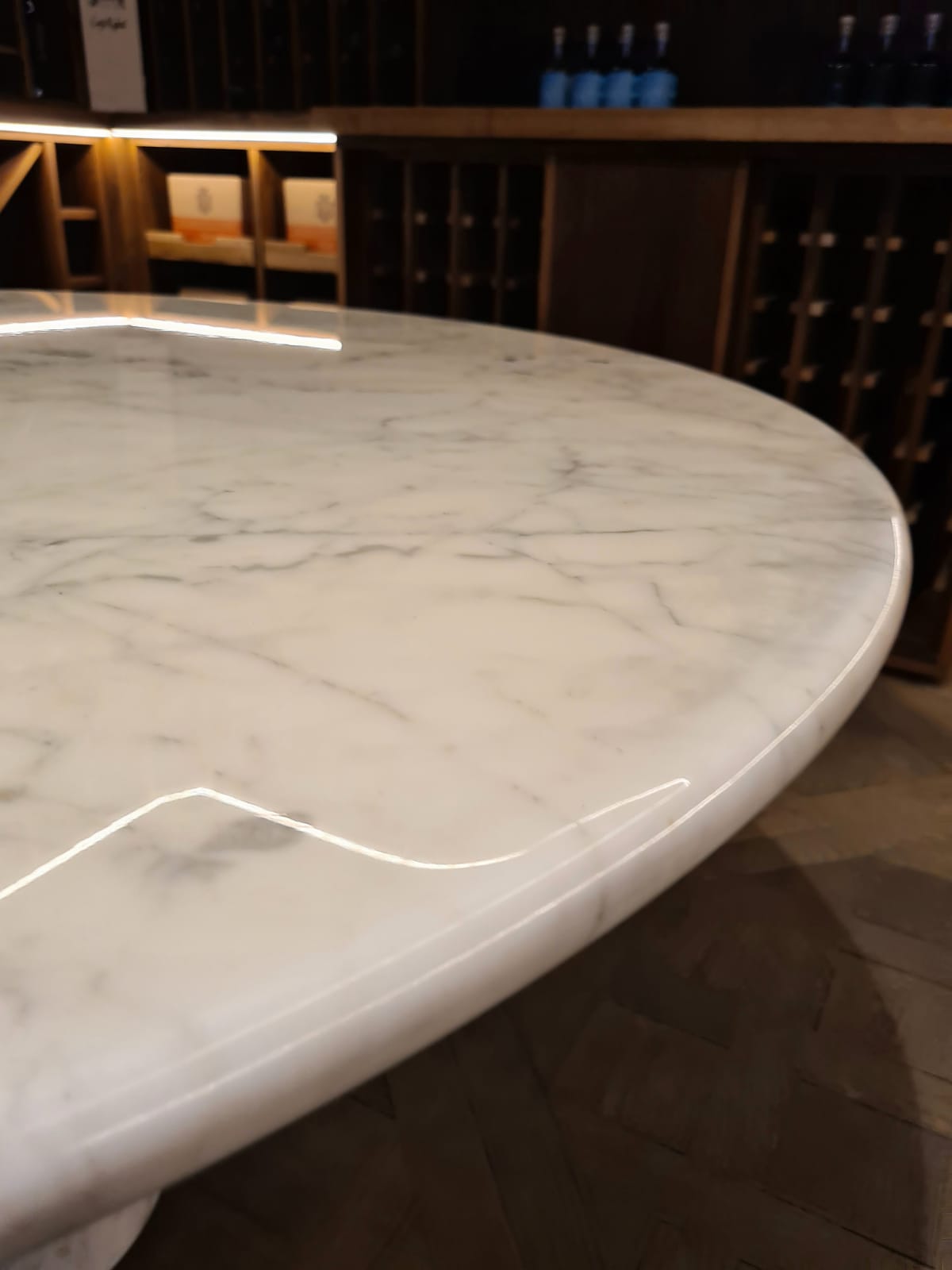 Tavolo Tondo Marmo Calacatta mod. M1, Angelo Mangiarotti per Tisettanta , 1969.