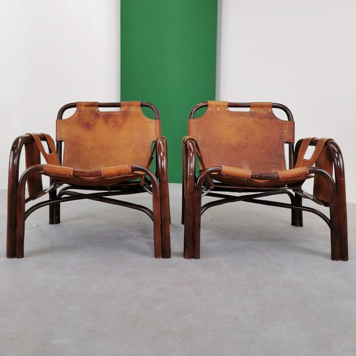 Paire de fauteuils en cuir et bambou Tito Agnoli pour Bonacina, années 1970