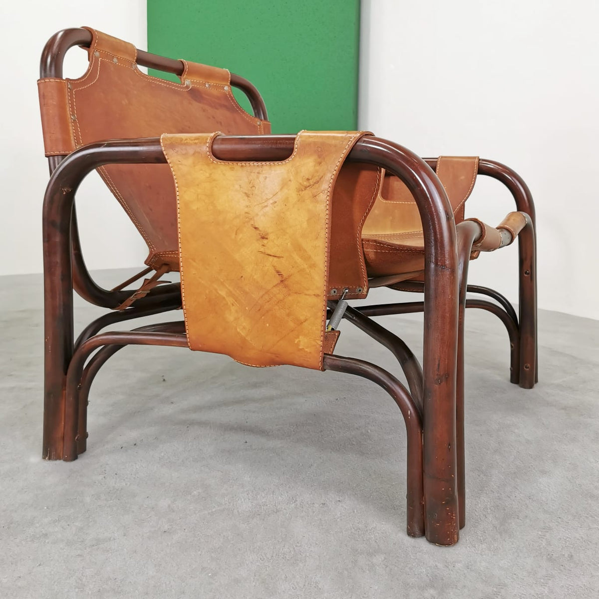 Paire de fauteuils en cuir et bambou Tito Agnoli pour Bonacina, années 1970