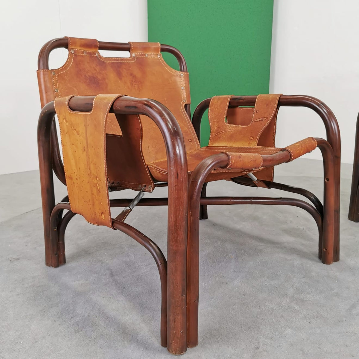 Paire de fauteuils en cuir et bambou Tito Agnoli pour Bonacina, années 1970