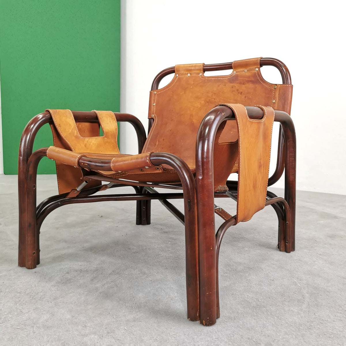 Paire de fauteuils en cuir et bambou Tito Agnoli pour Bonacina, années 1970