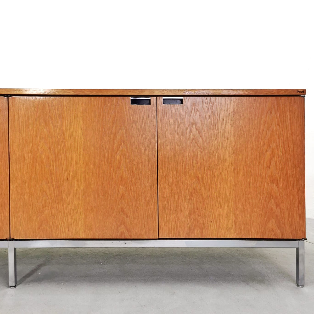 Buffet en chêne de Florence Knoll pour Knoll International, 1961