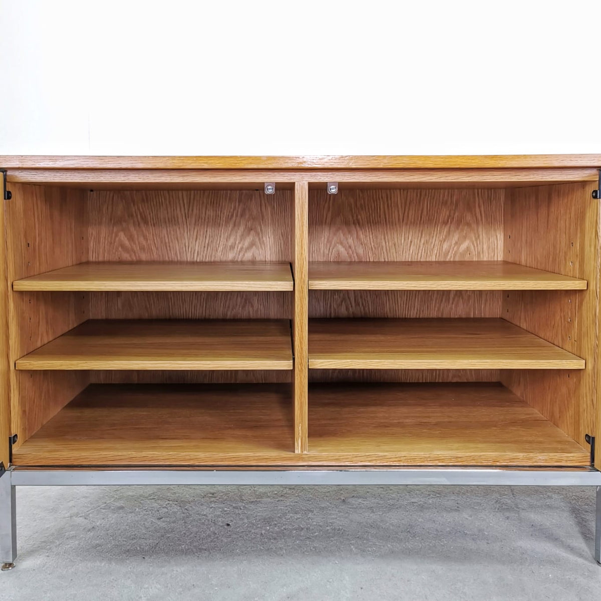 Buffet en chêne de Florence Knoll pour Knoll International, 1961