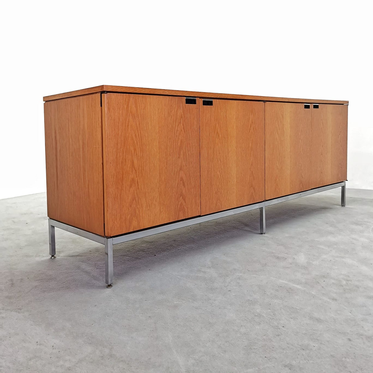 Buffet en chêne de Florence Knoll pour Knoll International, 1961