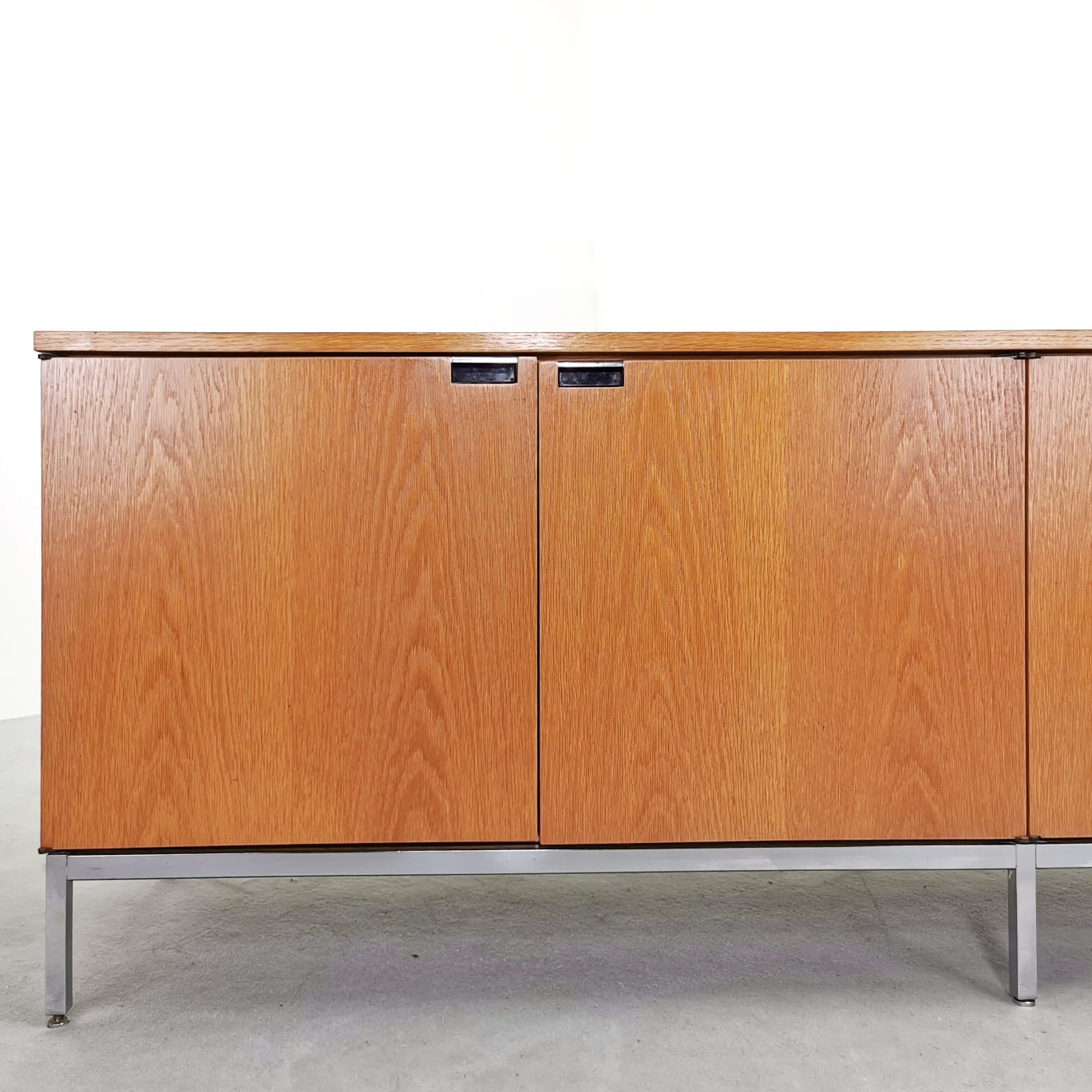Sideboard in Rovere Florence Knoll per Knoll international 1961