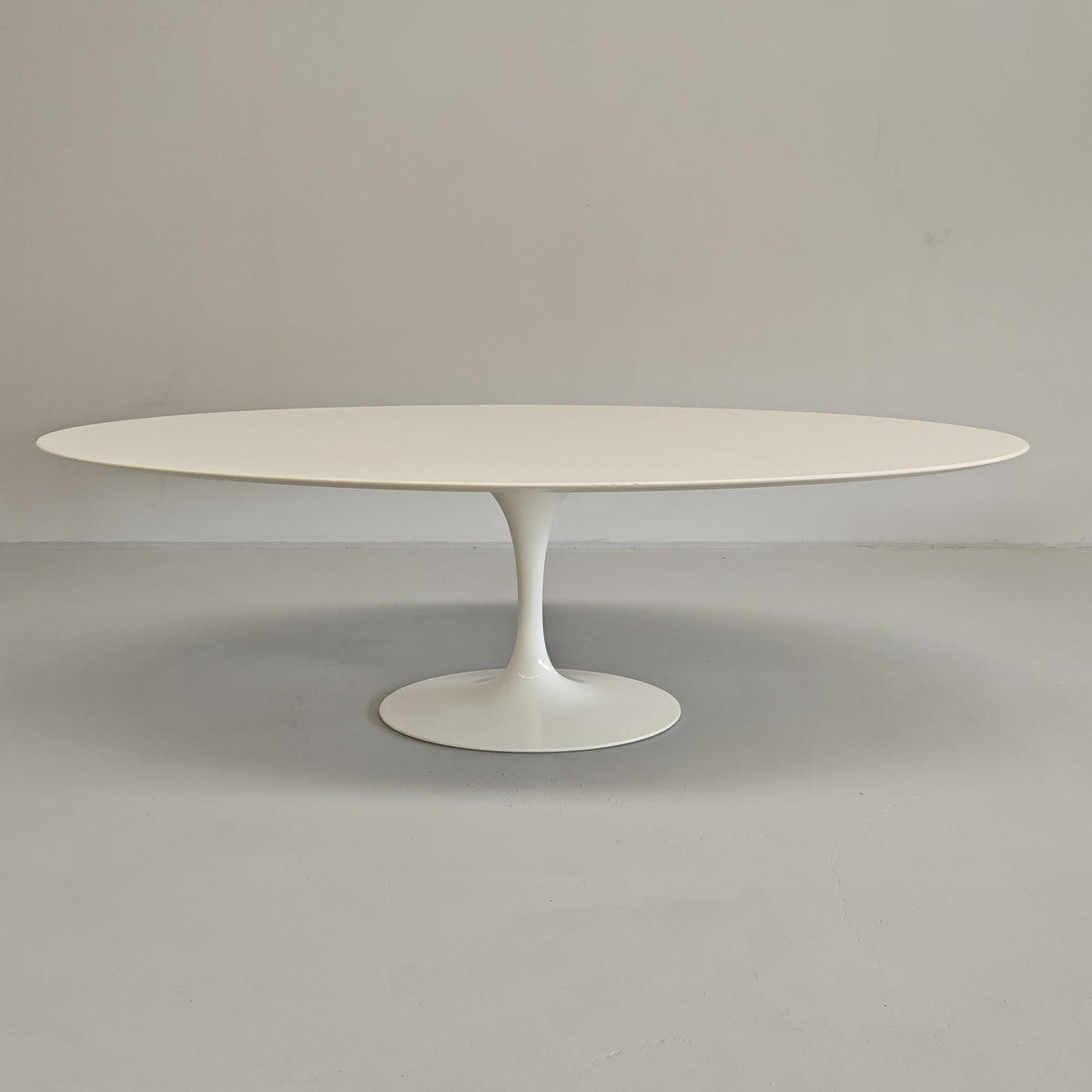 TAVOLO OVALE TULIP LAMINATO KNOLL