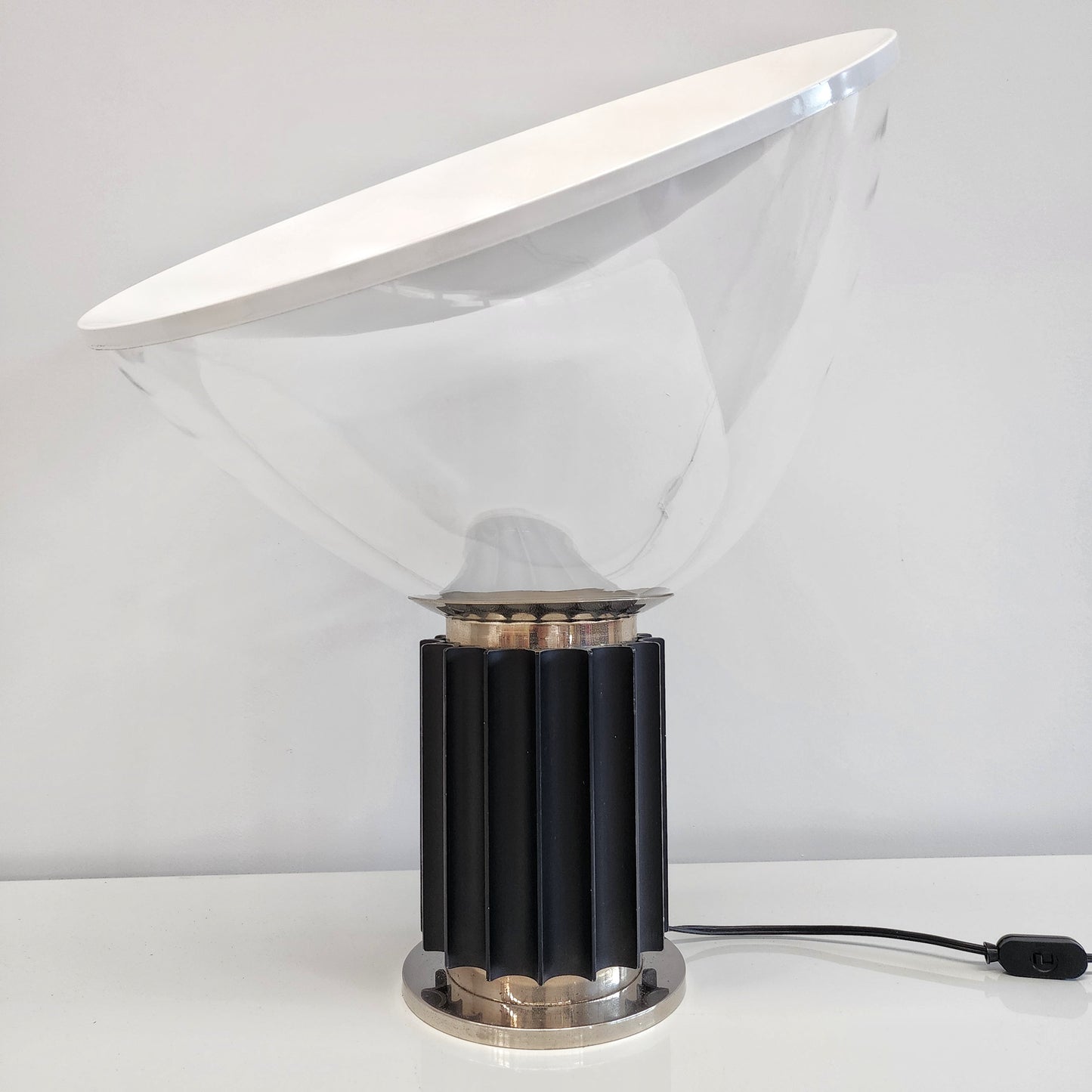 Lampada da tavolo mod Taccia Castiglioni per Flos 1960's