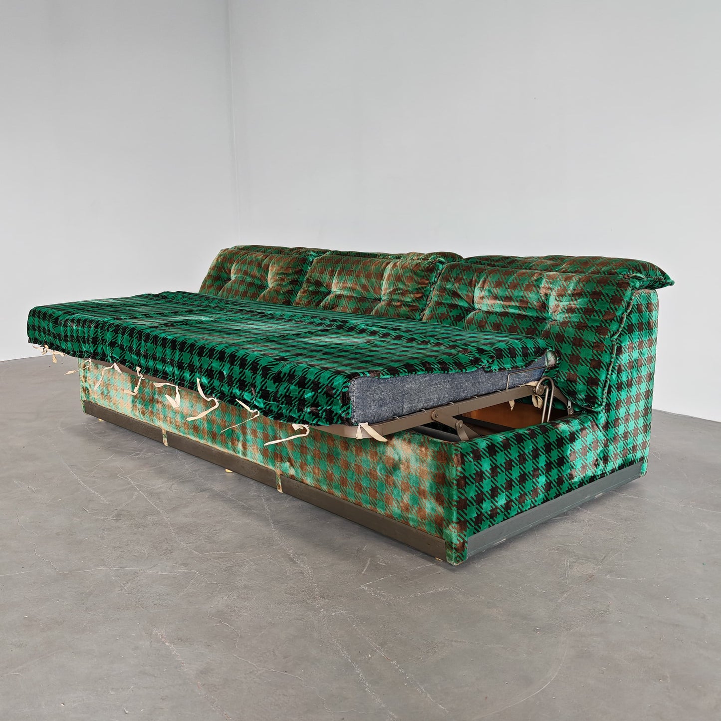 Divano Letto Daybed in velluto verde pied de poule vintage anni 70