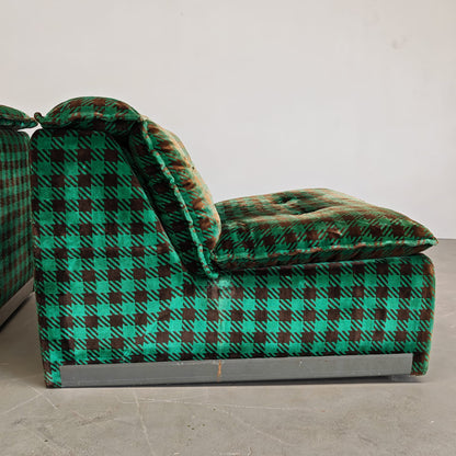 Fauteuils verts en damier