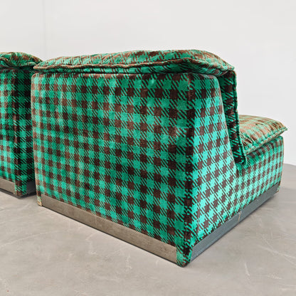 Fauteuils verts en damier