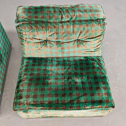 Fauteuils verts en damier