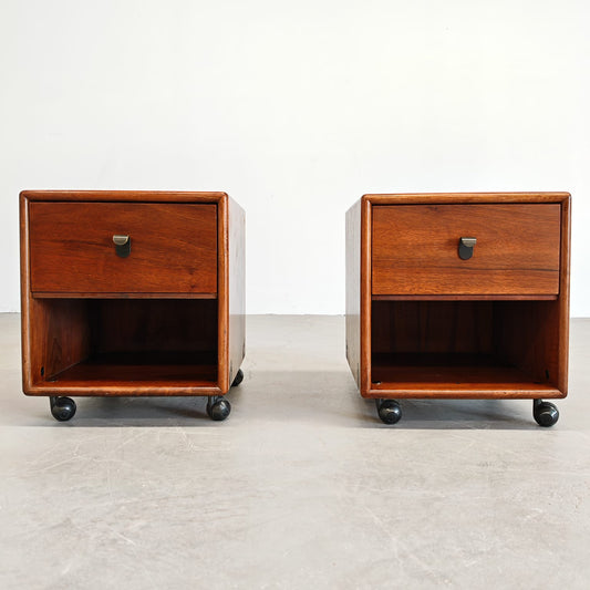 Coppia di comodini vintage design italiano inizi anni 70 designer Fabio Lenci per Bernini