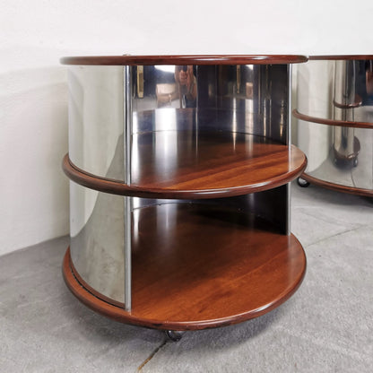 Paire de tables de chevet / tables d'appoint rondes en noyer et acier années 70