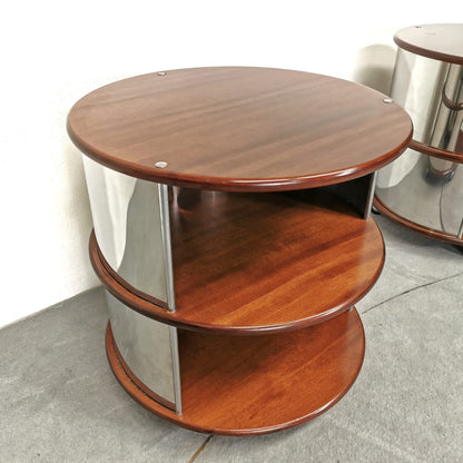 Paire de tables de chevet / tables d'appoint rondes en noyer et acier années 70
