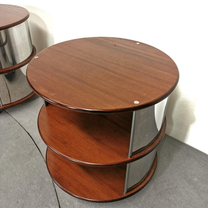 Paire de tables de chevet / tables d'appoint rondes en noyer et acier années 70