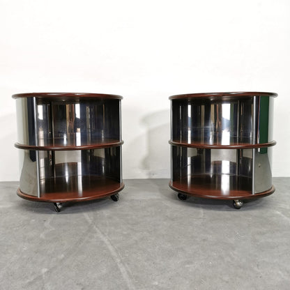 Paire de tables de chevet / tables d'appoint rondes en noyer et acier années 70