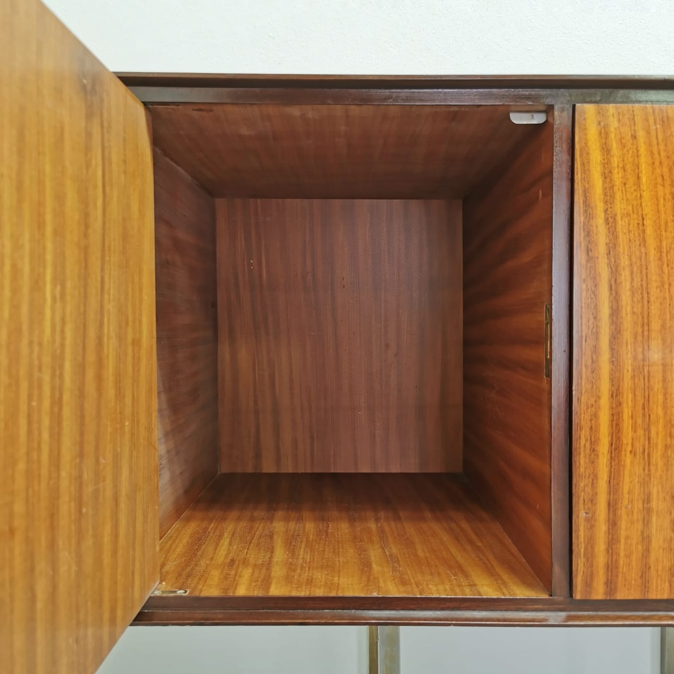 Sideboard Sospeso in teak Edmondo Palutari per Vittorio Dassi 1950's