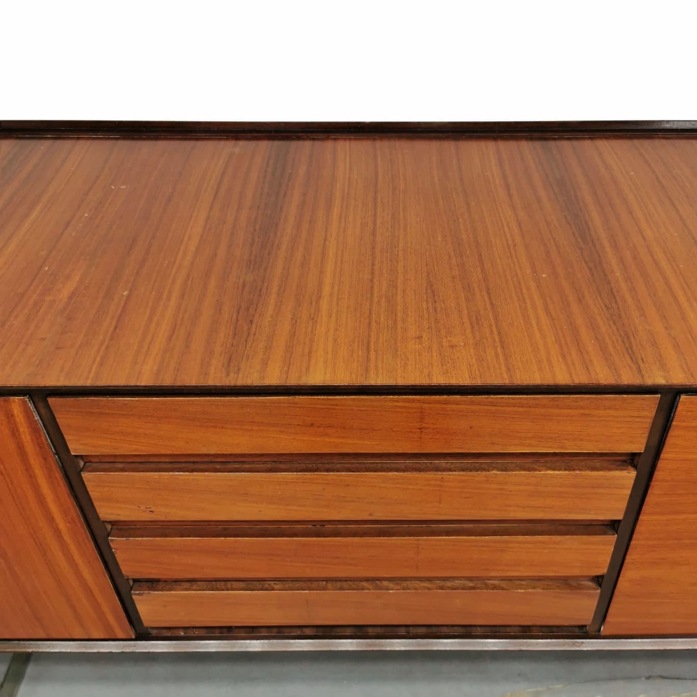 Sideboard Sospeso in teak Edmondo Palutari per Vittorio Dassi 1950's