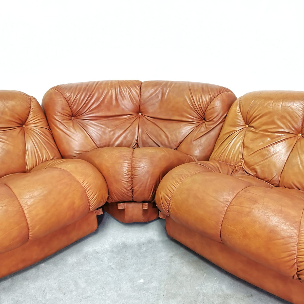 Modular sofa in leather, Nuvolone Rino Maturi by Mimo Design 1970s