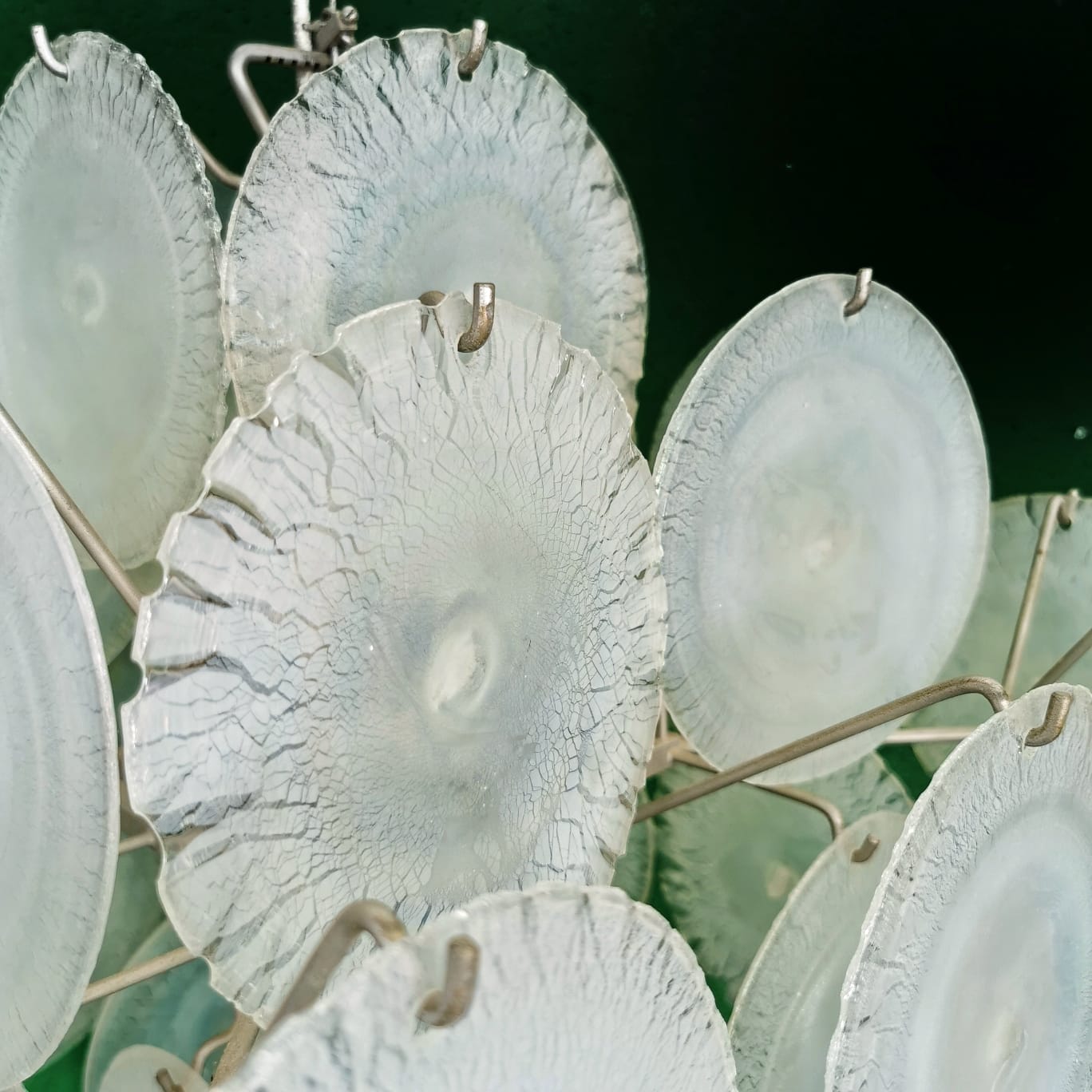 Lampadario Murano / Vistosi in dischi di vetro alabastro iridescente anni 70