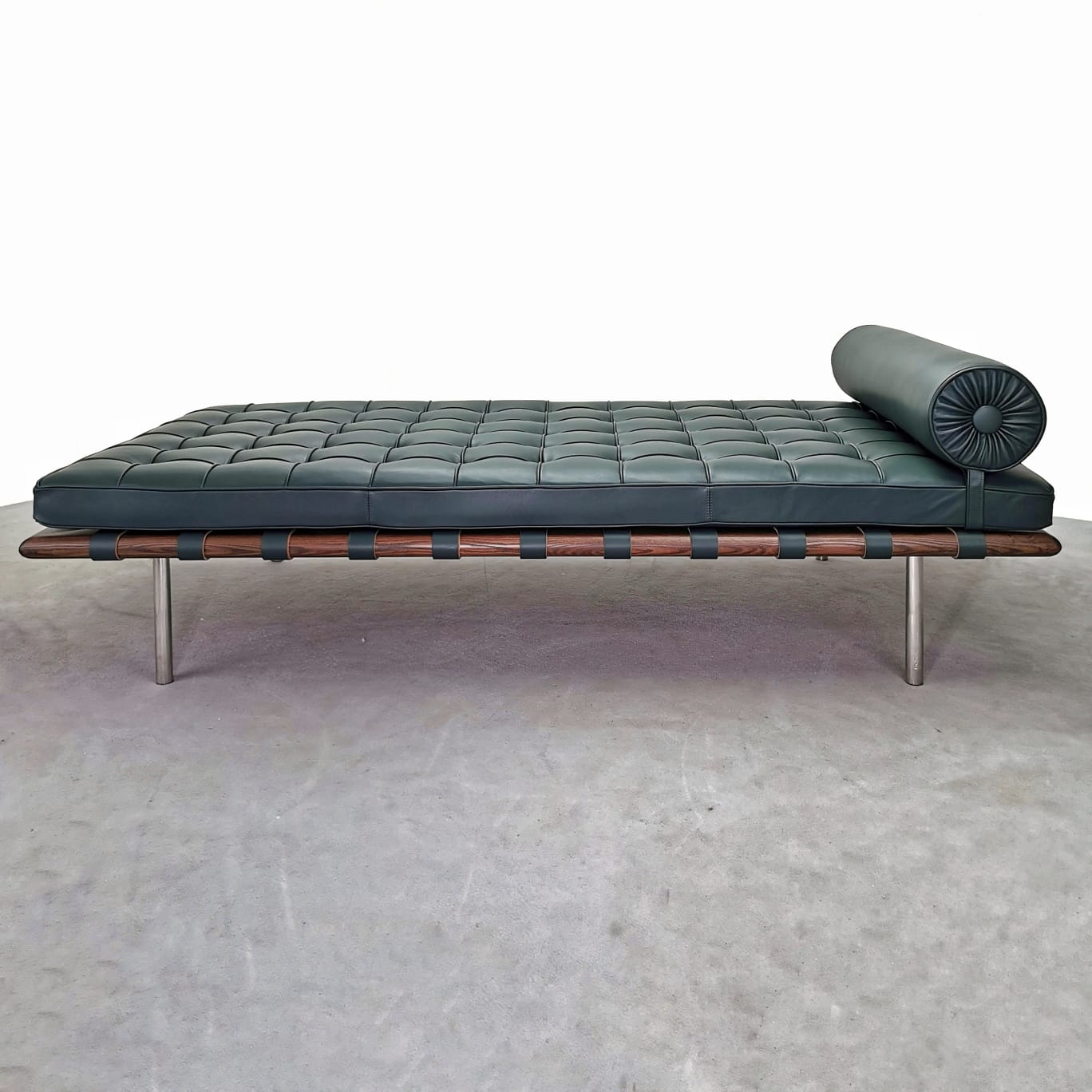 Day Bed Barcelona by Mies Van Der Rohe per Knoll (Pelle Verde)