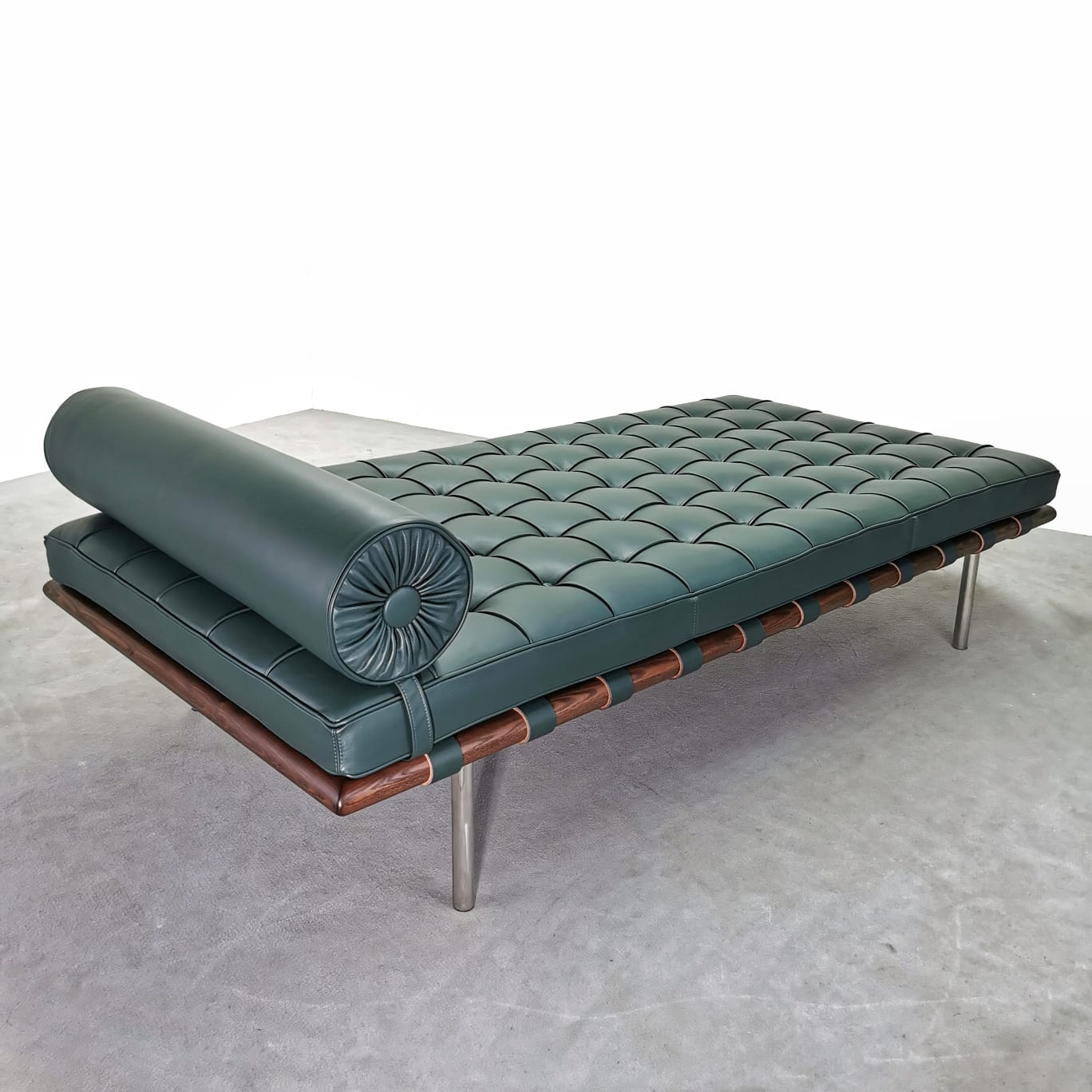 Day Bed Barcelona by Mies Van Der Rohe per Knoll (Pelle Verde)