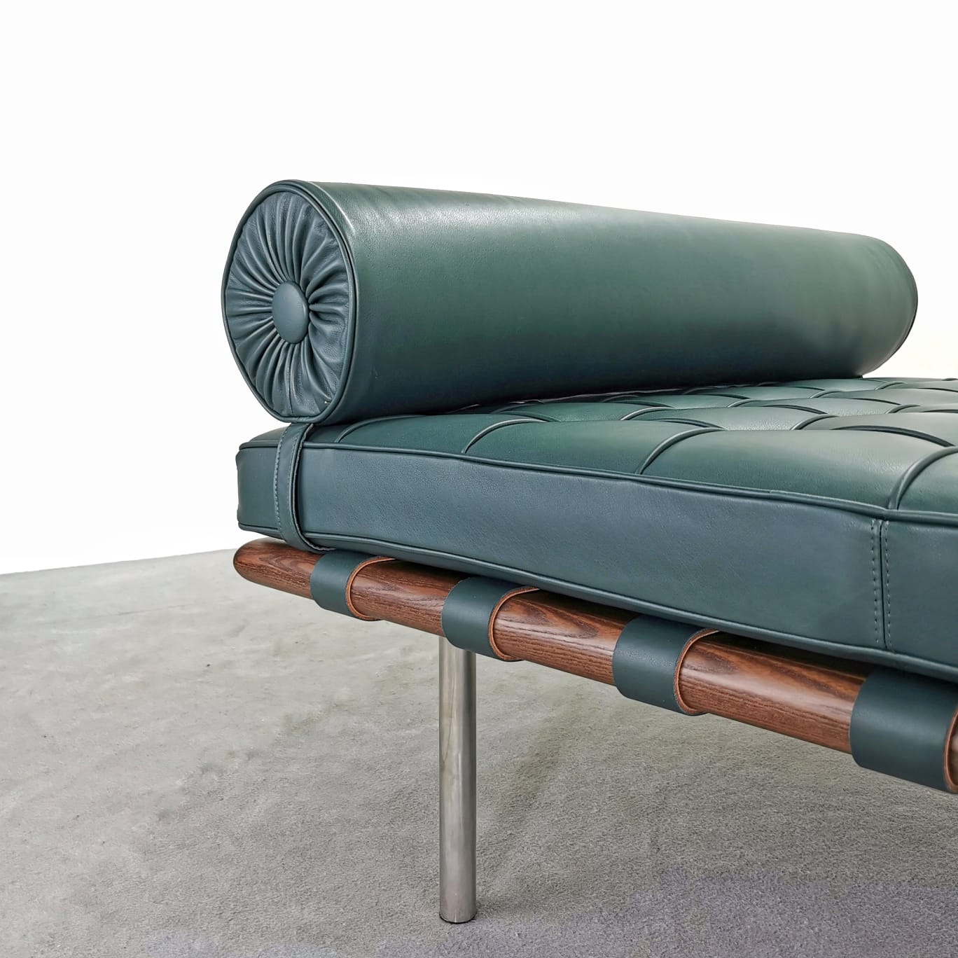 Day Bed Barcelona by Mies Van Der Rohe per Knoll (Pelle Verde)