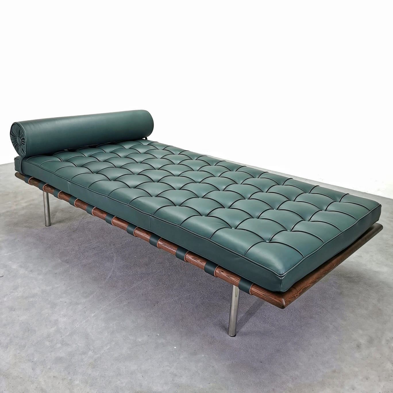 Day Bed Barcelona by Mies Van Der Rohe per Knoll (Pelle Verde)