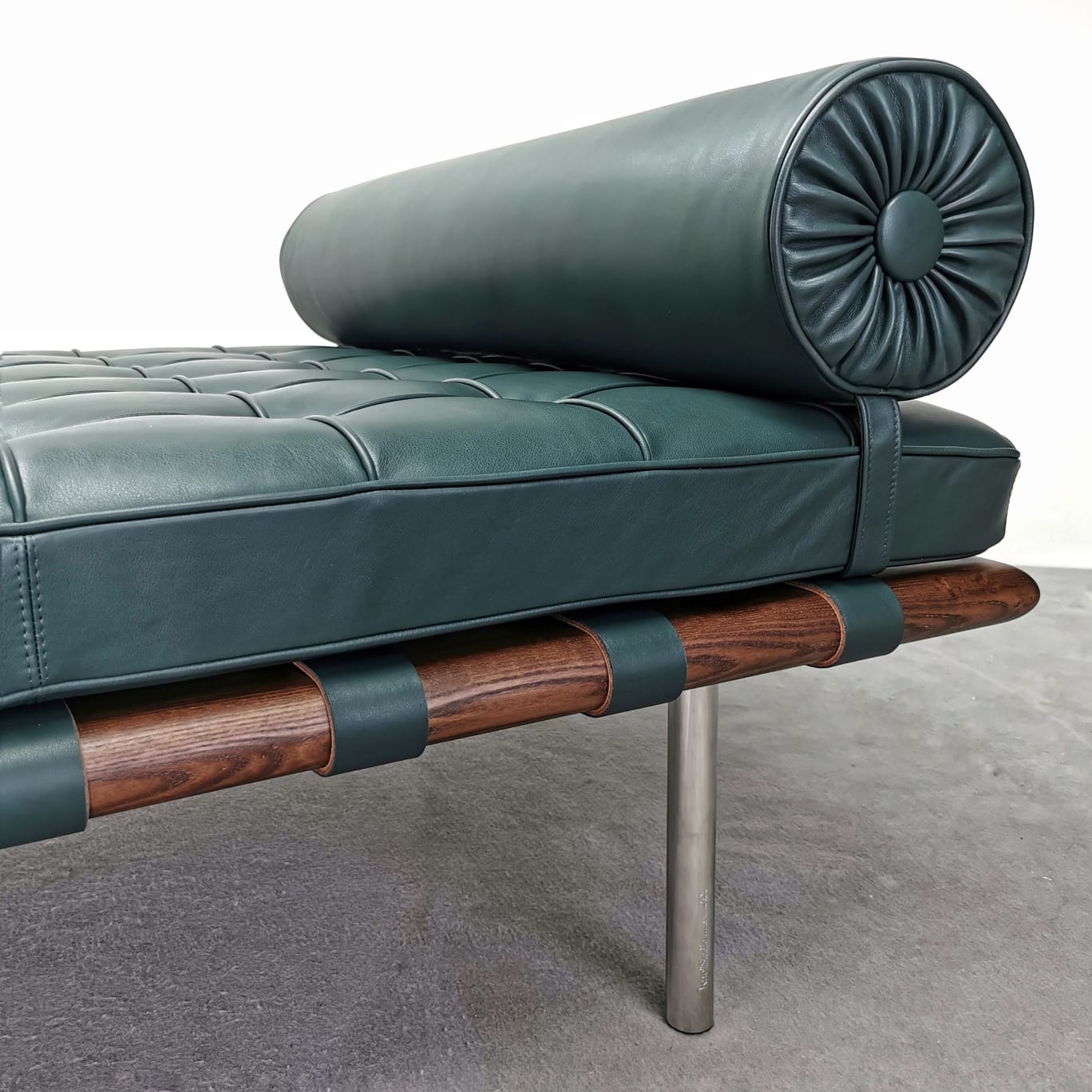 Day Bed Barcelona by Mies Van Der Rohe per Knoll (Pelle Verde)