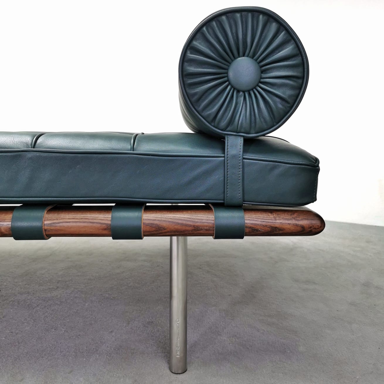 Day Bed Barcelona by Mies Van Der Rohe per Knoll (Pelle Verde)